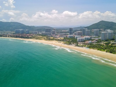 乌鲁木齐万宁旅游：海滩与热带雨林，魅力对比